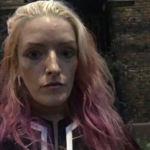 Meet your Posher, Hannah - Picture 3 of 5